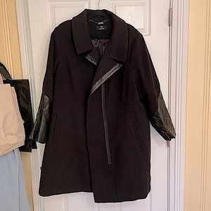 Black dressy winter coat w/ faux leather detail & removable faux fur collar